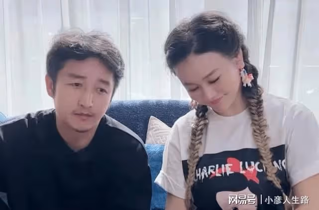 冉瑩穎為二兒子慶生,穿弔帶裙秀細腿蠻腰,深情告白老公與孩子們