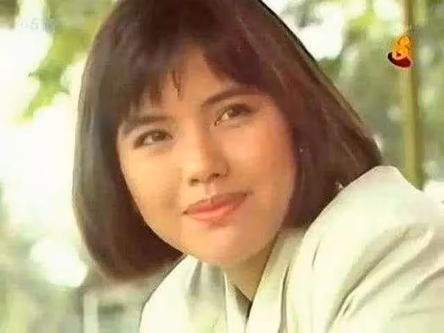 鄭秀珍郭妃麗不算最美,她才是永遠的新加坡一姐,如今53歲越活越少女!