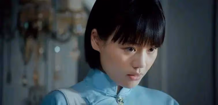 馬思純開車亂扔垃圾、違規併線還逆行！網友怒噴到熱搜第一去了！