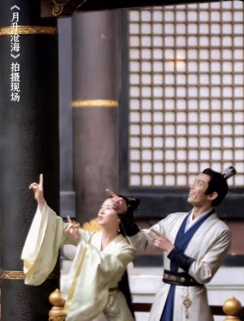 高甜預警！吳磊主動牽手趙露思！吳露可逃CP感劇播前後評價超逆轉