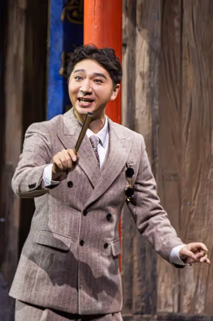 68歲陳佩斯新劇首演!與兒子搭檔博滿堂彩,朱時茂楊立新驚喜現身