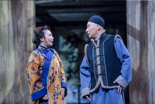 68歲陳佩斯新劇首演！與兒子搭檔博滿堂彩，朱時茂楊立新驚喜現身