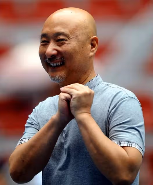 68歲陳佩斯新劇首演！與兒子搭檔博滿堂彩，朱時茂楊立新驚喜現身
