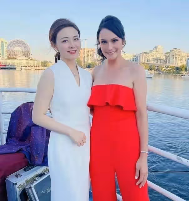 張柏芝姐姐好漂亮啊！五官混血感好強太精緻，穿連體褲比妹妹還美