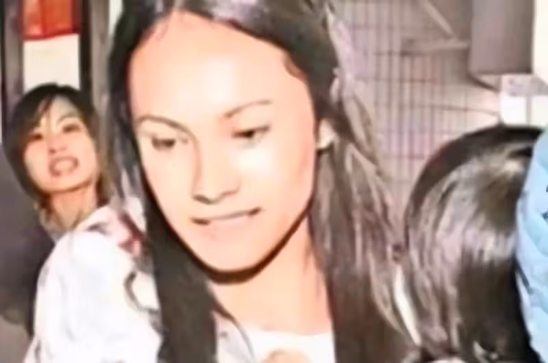 張柏芝姐姐好漂亮啊!五官混血感好強太精緻,穿連體褲比妹妹還美