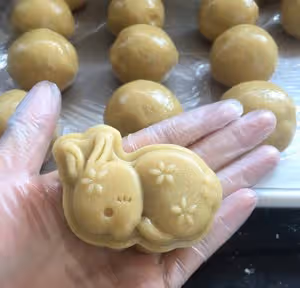 萌萌噠小兔嘰廣式蓮蓉月餅