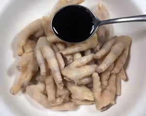 賣了十幾年雞爪的阿姨教我做的蒜香雞爪