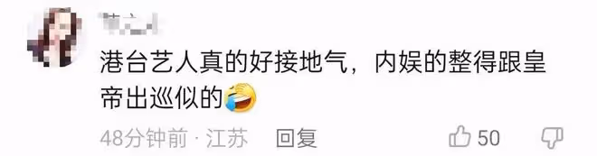 50歲陳慧琳現身小餐館,身材纖細似少女,與助理擠狹窄小桌沒架子
