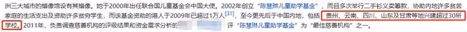 50歲陳慧琳現身小餐館，身材纖細似少女，與助理擠狹窄小桌沒架子