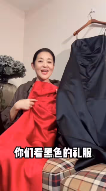 63歲倪萍欲將禮服當傳家寶!積攢上百件珍藏18年,無奈遭兒子嫌棄