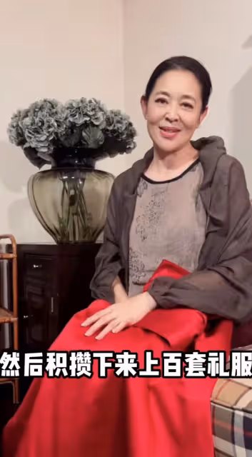 63歲倪萍欲將禮服當傳家寶!積攢上百件珍藏18年,無奈遭兒子嫌棄