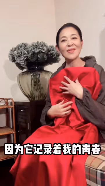 63歲倪萍欲將禮服當傳家寶!積攢上百件珍藏18年,無奈遭兒子嫌棄