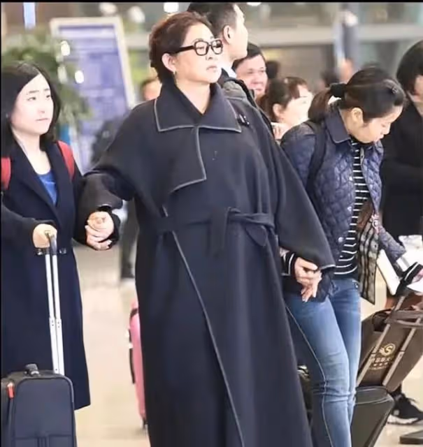 63歲倪萍欲將禮服當傳家寶!積攢上百件珍藏18年,無奈遭兒子嫌棄