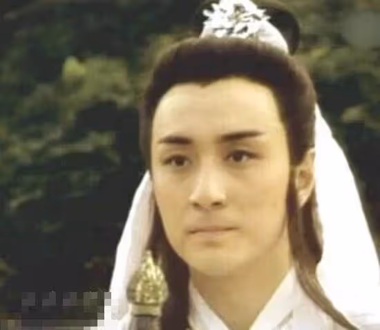 62歲吳岱融近照曝光,最帥「花無缺」如今已須髪皆白,曾帥比古天樂,最紅時被雪藏,網友:心態好才是重點
