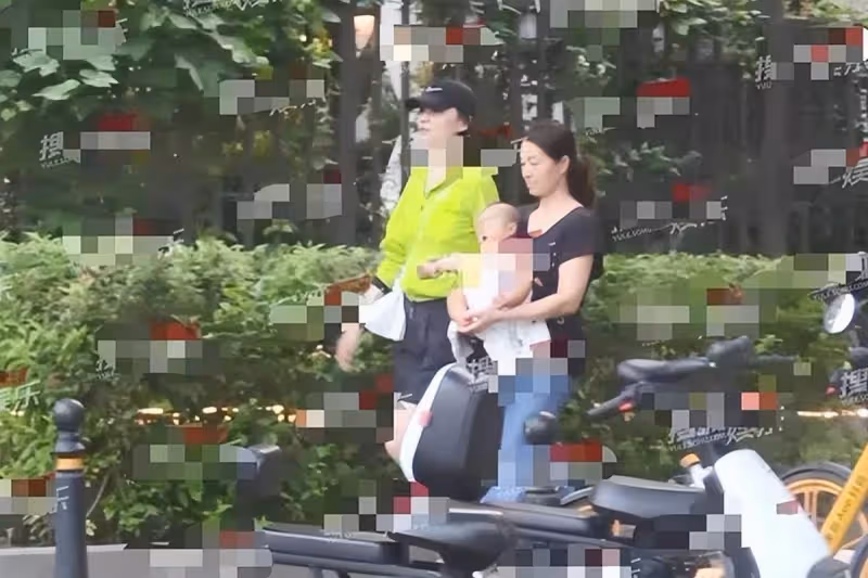 李亞鵬的小女兒首亮相!五官長得像姐姐李嫣,肥嘟嘟的表情非常可愛