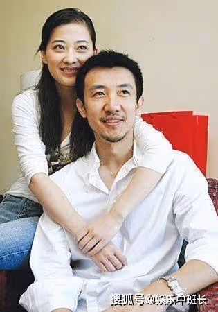 梅婷曾是他的前妻，李小冉曾為他墮胎，如今49歲的他低調結婚