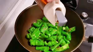 湖南人最愛的下飯菜 | 青椒炒皮蛋