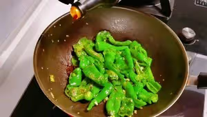 湖南人最愛的下飯菜 | 青椒炒皮蛋