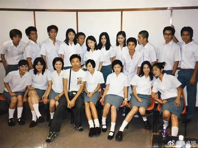 罕曬23年前青澀學生照　蔡卓妍造型被指神似「米老鼠」