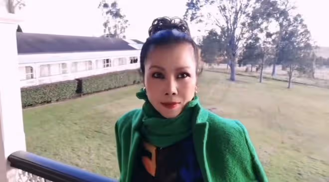 56歲田震澳洲豪華農莊度假!穿緊身衣大秀好身材,狂吃半人高龍蝦