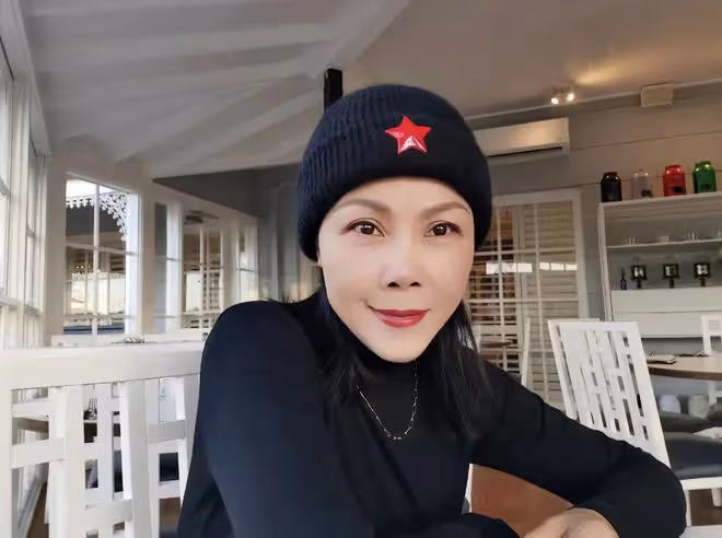 56歲田震澳洲豪華農莊度假!穿緊身衣大秀好身材,狂吃半人高龍蝦