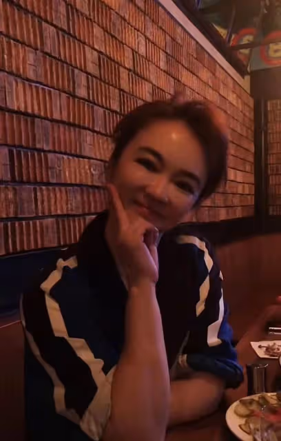 54歲歌后退圈幾十年曝近況!與央視主持酒吧嗨玩,容貌大變無人識