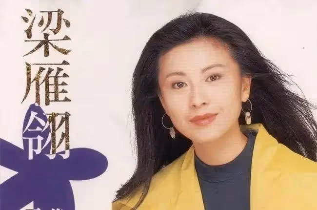 54歲歌后退圈幾十年曝近況!與央視主持酒吧嗨玩,容貌大變無人識