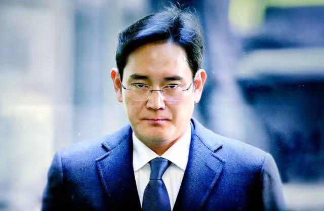 被親媽利用名氣撈金,遭導演臨時加豪放戲,畫風突變精神大轉變?