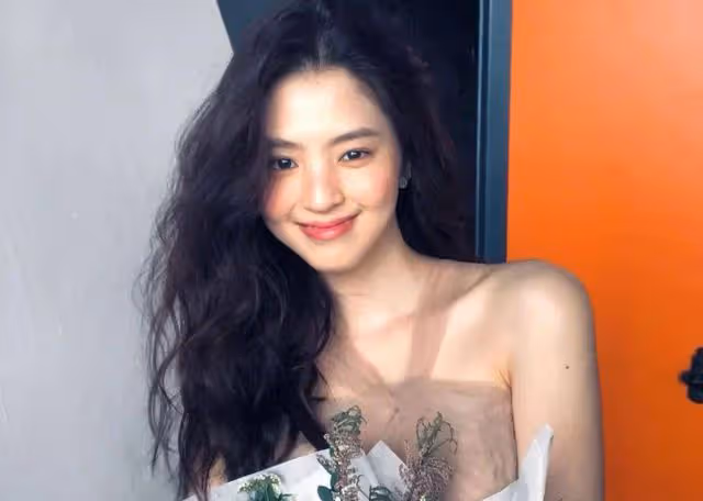被親媽利用名氣撈金,遭導演臨時加豪放戲,畫風突變精神大轉變?