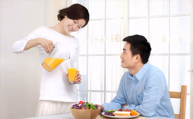 二婚丈夫讓妻子把房過戶給繼子，妻子直接給女兒：我婚前房我做主