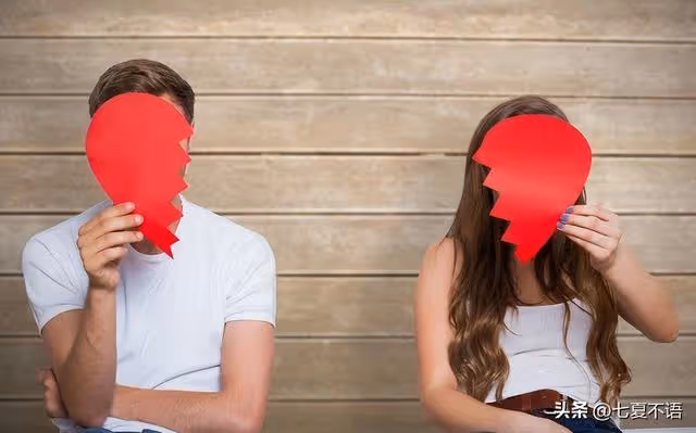 二婚丈夫讓妻子把房過戶給繼子，妻子直接給女兒：我婚前房我做主