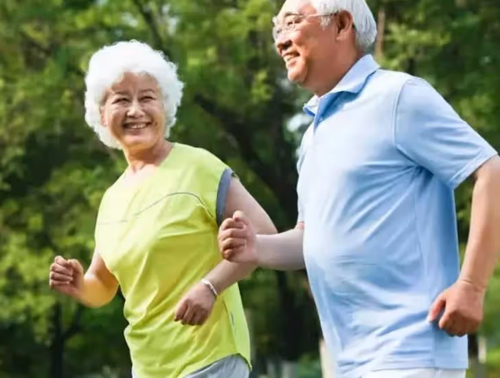 人老了要不要「把存款」告訴兒女呢?一位75歲老人的做法:聰明又有效「晚年幸福無憂」