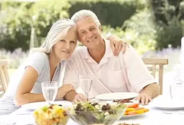 人老了要不要「把存款」告訴兒女呢?一位75歲老人的做法:聰明又有效「晚年幸福無憂」