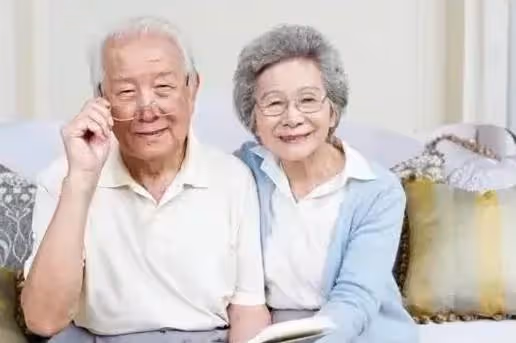 人老了要不要「把存款」告訴兒女呢?一位75歲老人的做法:聰明又有效「晚年幸福無憂」