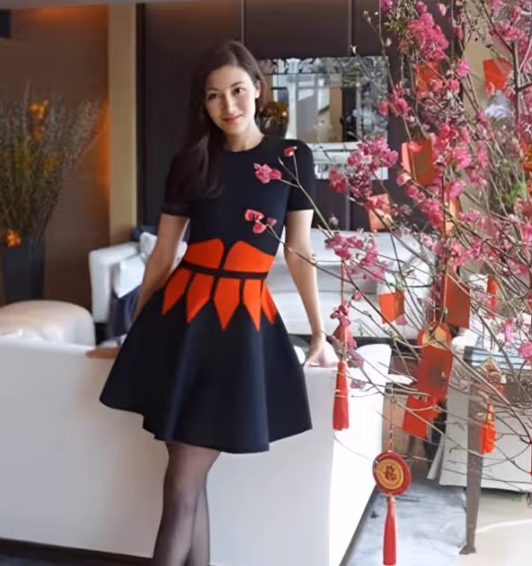 曬曬李嘉欣在香港的豪宅，老公是千億富翁，家裡裝修過分簡單了！