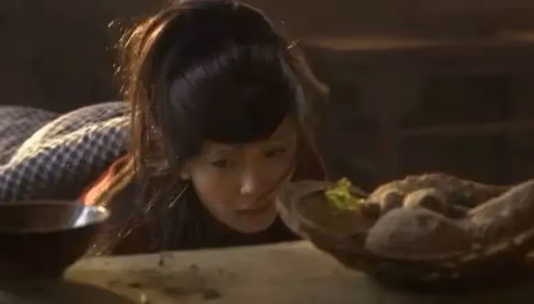 都說楊冪演不了「窮人」,本來不相信,乞丐裝造型曝光後,網友:是真的像