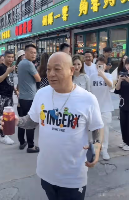 一眾港星齊聚吳志雄餐廳!惠英紅前任仍顯凍齡,萬梓良愛徒開工廠