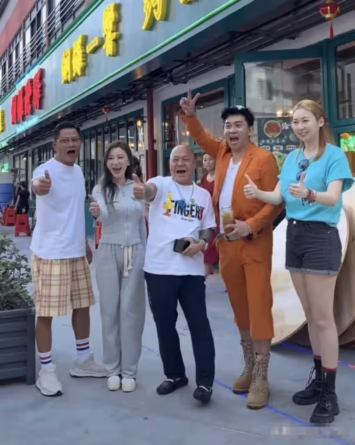一眾港星齊聚吳志雄餐廳!惠英紅前任仍顯凍齡,萬梓良愛徒開工廠