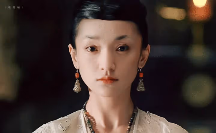 看似艷光四射,實則黑瘦乾癟,這些有「上鏡臉」的女星差別好大
