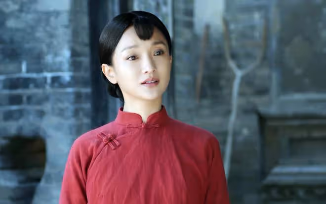 看似艷光四射,實則黑瘦乾癟,這些有「上鏡臉」的女星差別好大