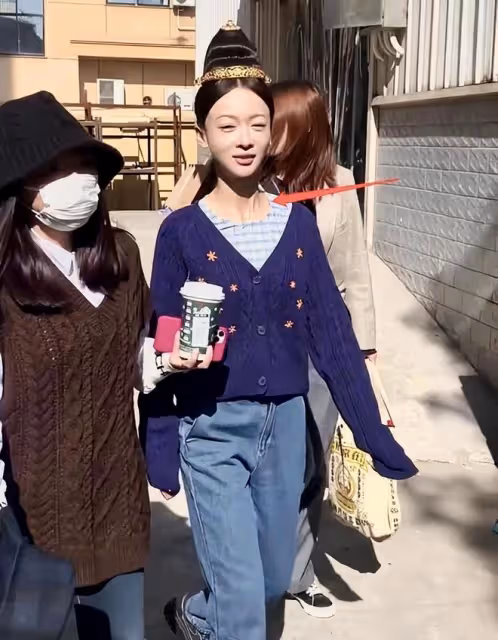 看似艷光四射,實則黑瘦乾癟,這些有「上鏡臉」的女星差別好大