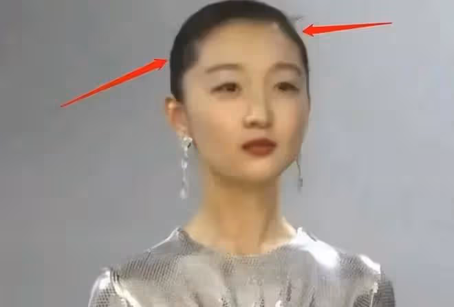 看似艷光四射,實則黑瘦乾癟,這些有「上鏡臉」的女星差別好大