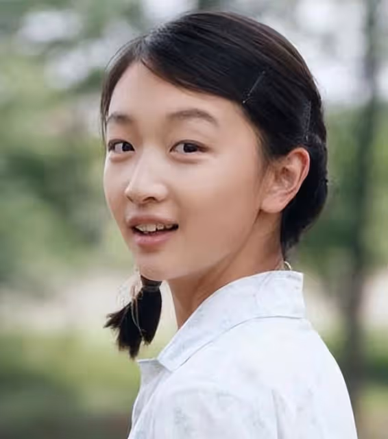 看似艷光四射,實則黑瘦乾癟,這些有「上鏡臉」的女星差別好大