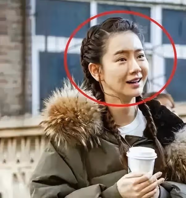 看似艷光四射,實則黑瘦乾癟,這些有「上鏡臉」的女星差別好大