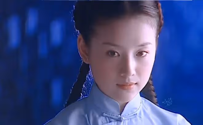 看似艷光四射,實則黑瘦乾癟,這些有「上鏡臉」的女星差別好大