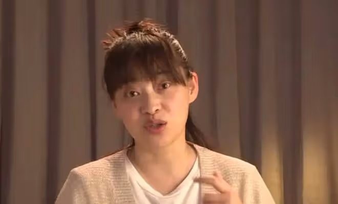 看似艷光四射,實則黑瘦乾癟,這些有「上鏡臉」的女星差別好大
