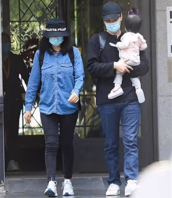 看似艷光四射,實則黑瘦乾癟,這些有「上鏡臉」的女星差別好大