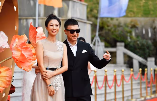 廬山電影周:孫紅雷夫婦秀恩愛,張光北老婆豐腴,胡慧中興奮大叫