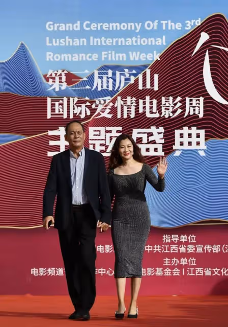 廬山電影周:孫紅雷夫婦秀恩愛,張光北老婆豐腴,胡慧中興奮大叫