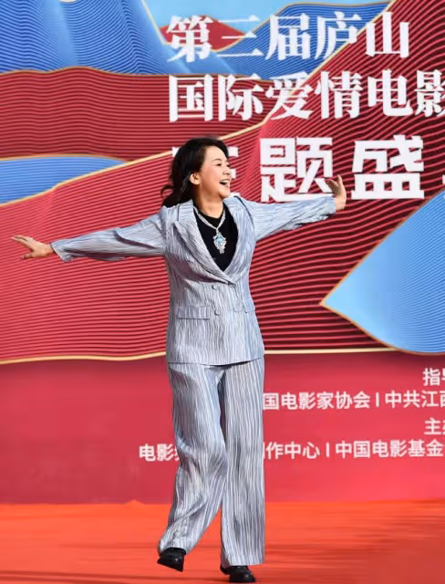 廬山電影周：孫紅雷夫婦秀恩愛，張光北老婆豐腴，胡慧中興奮大叫
